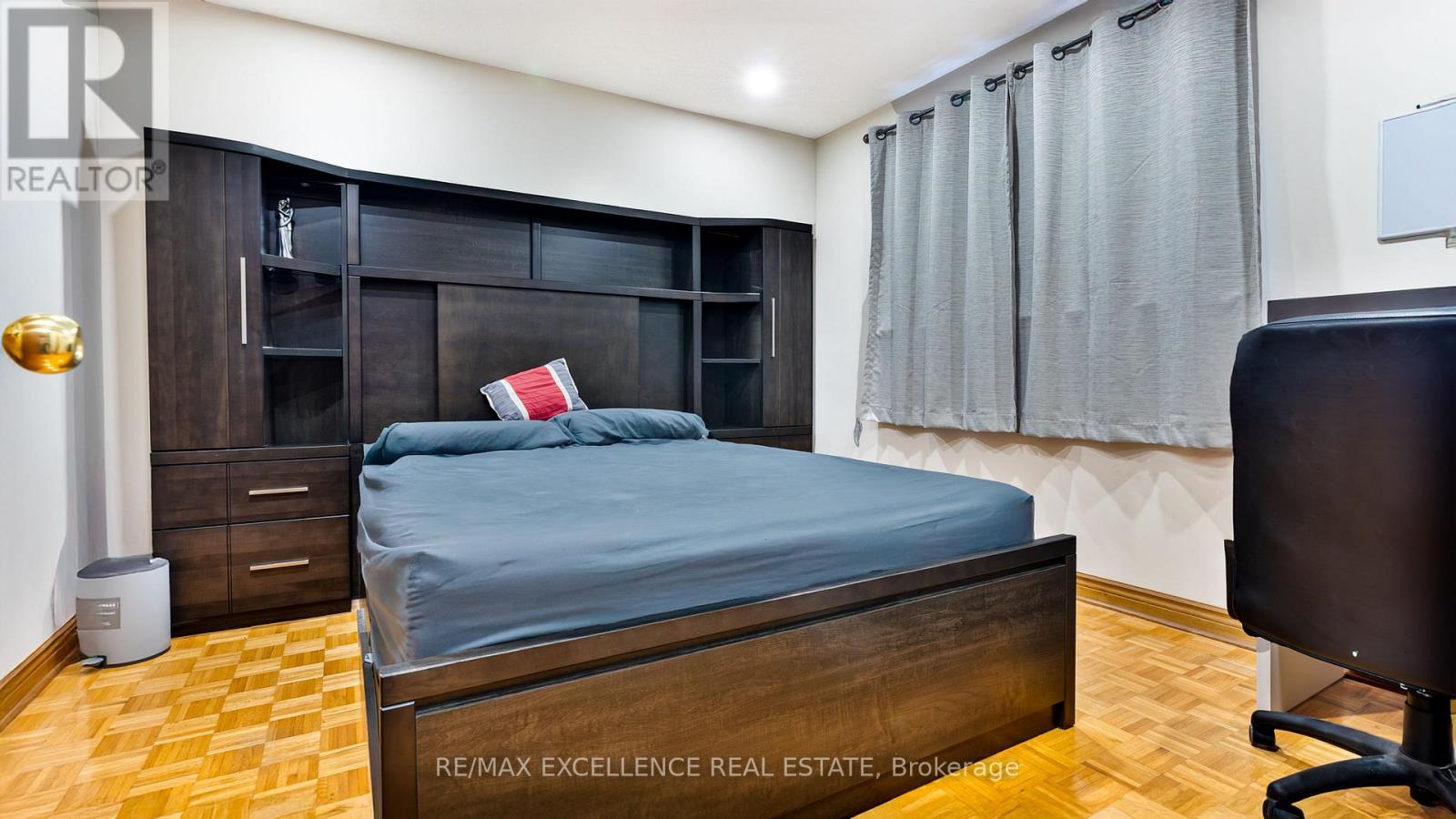 Photo 10 of 280 Hansen Road N, Brampton ON