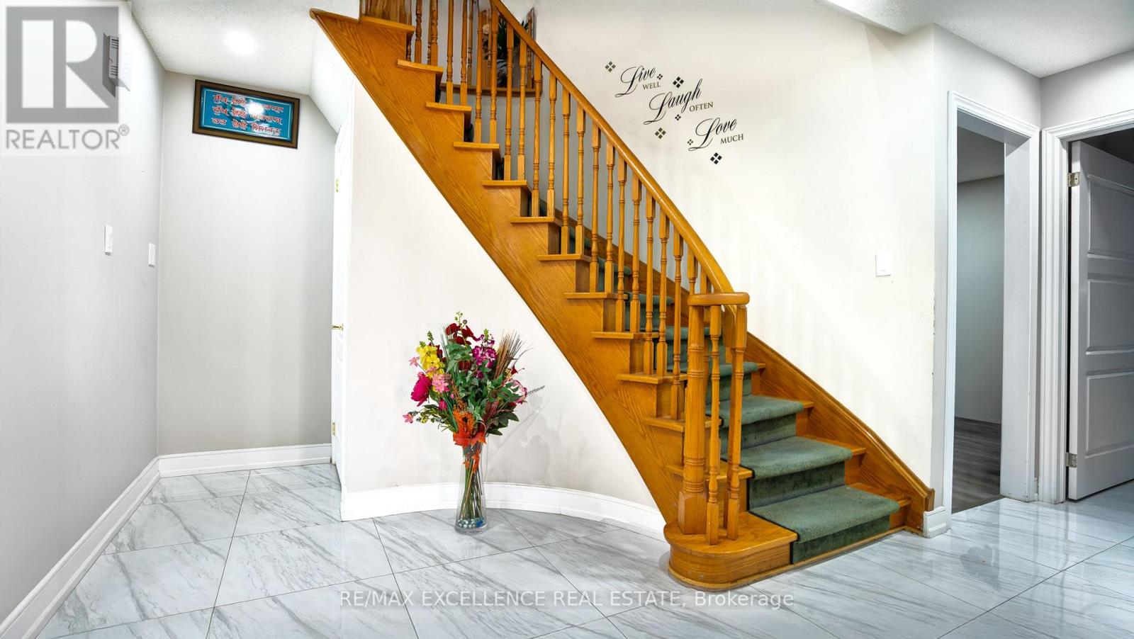Photo 11 of 280 Hansen Road N, Brampton ON