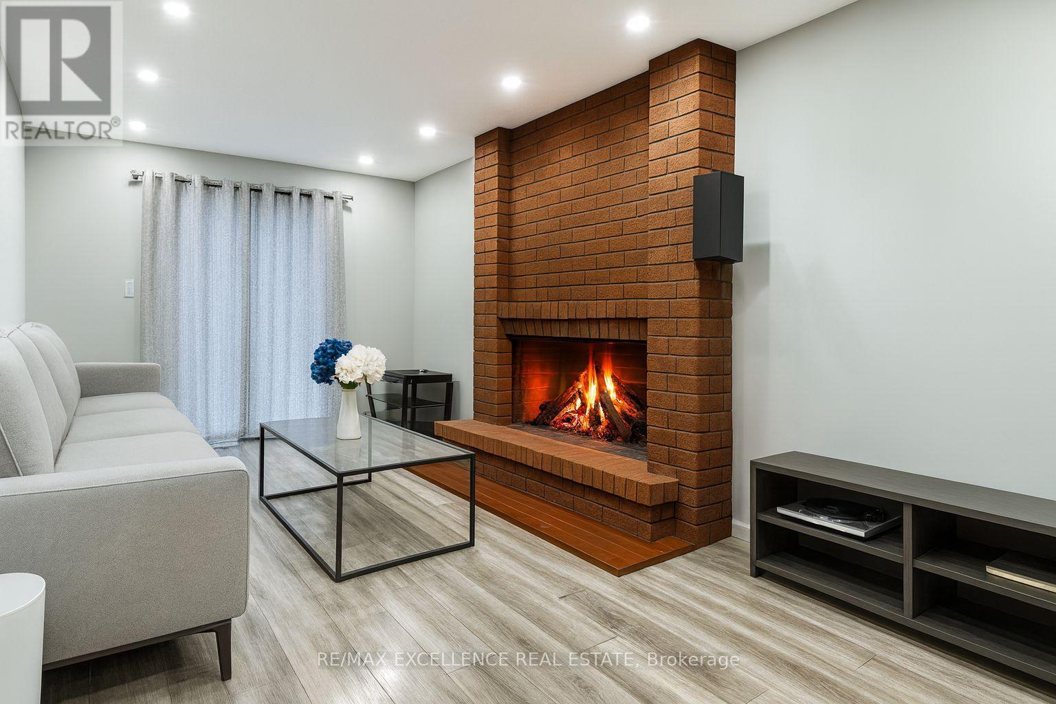 Photo 14 of 280 Hansen Road N, Brampton ON