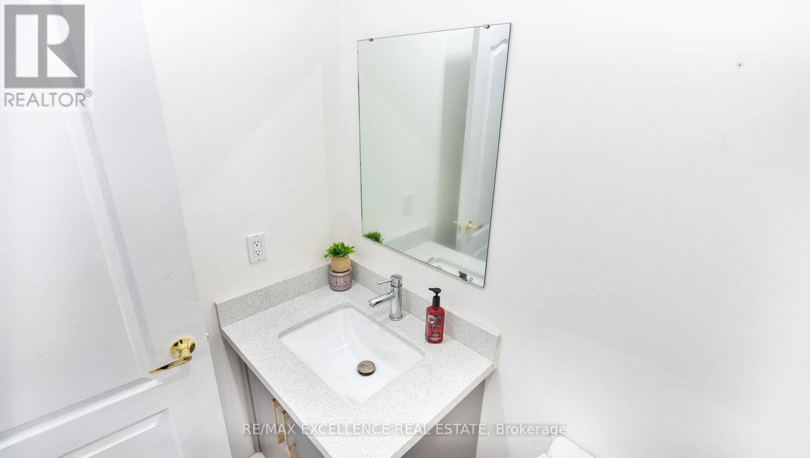 Photo 17 of 280 Hansen Road N, Brampton ON