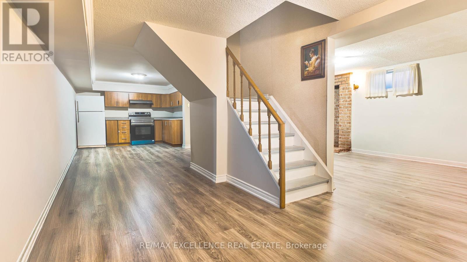 Photo 19 of 280 Hansen Road N, Brampton ON