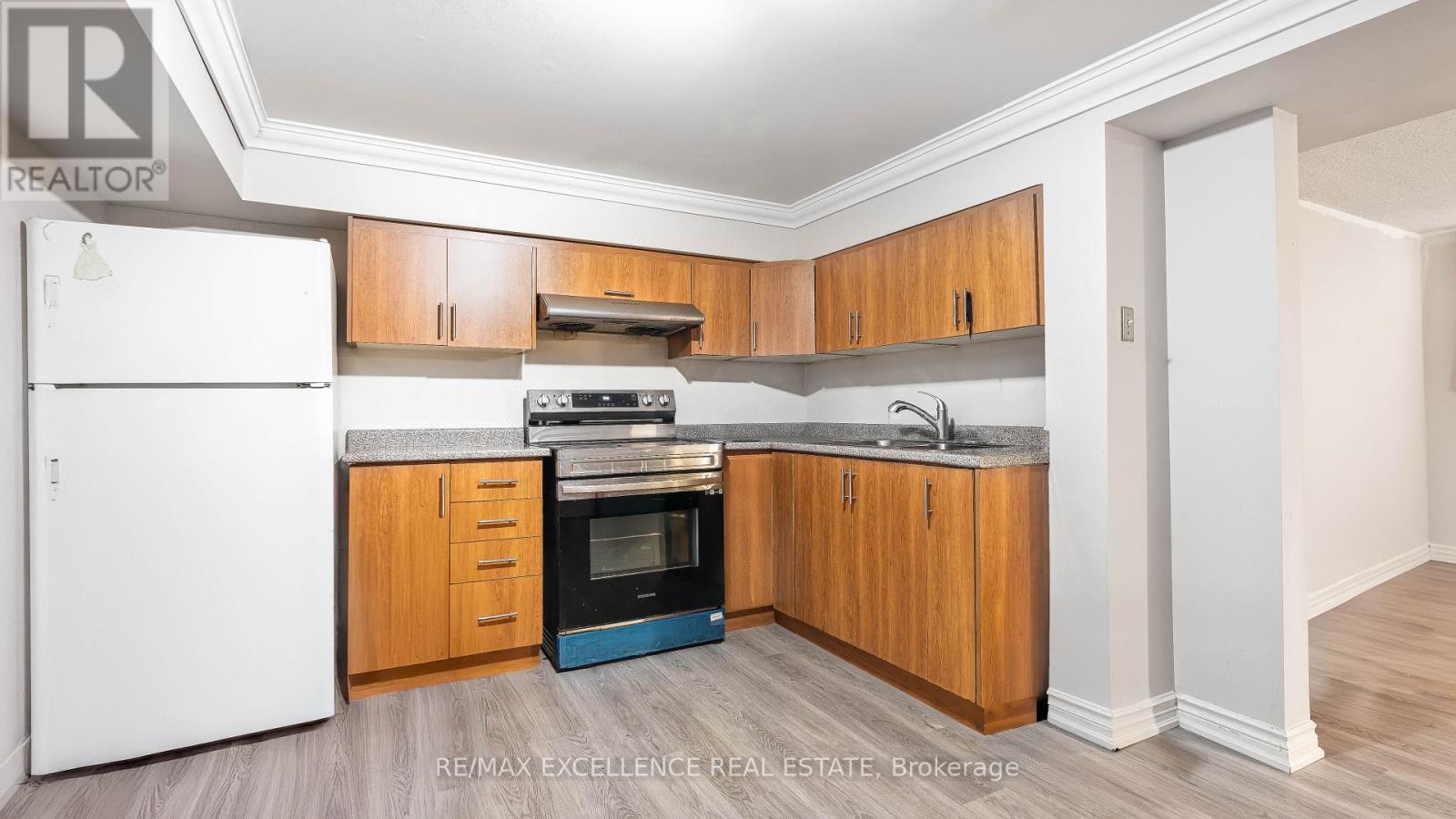 Photo 20 of 280 Hansen Road N, Brampton ON