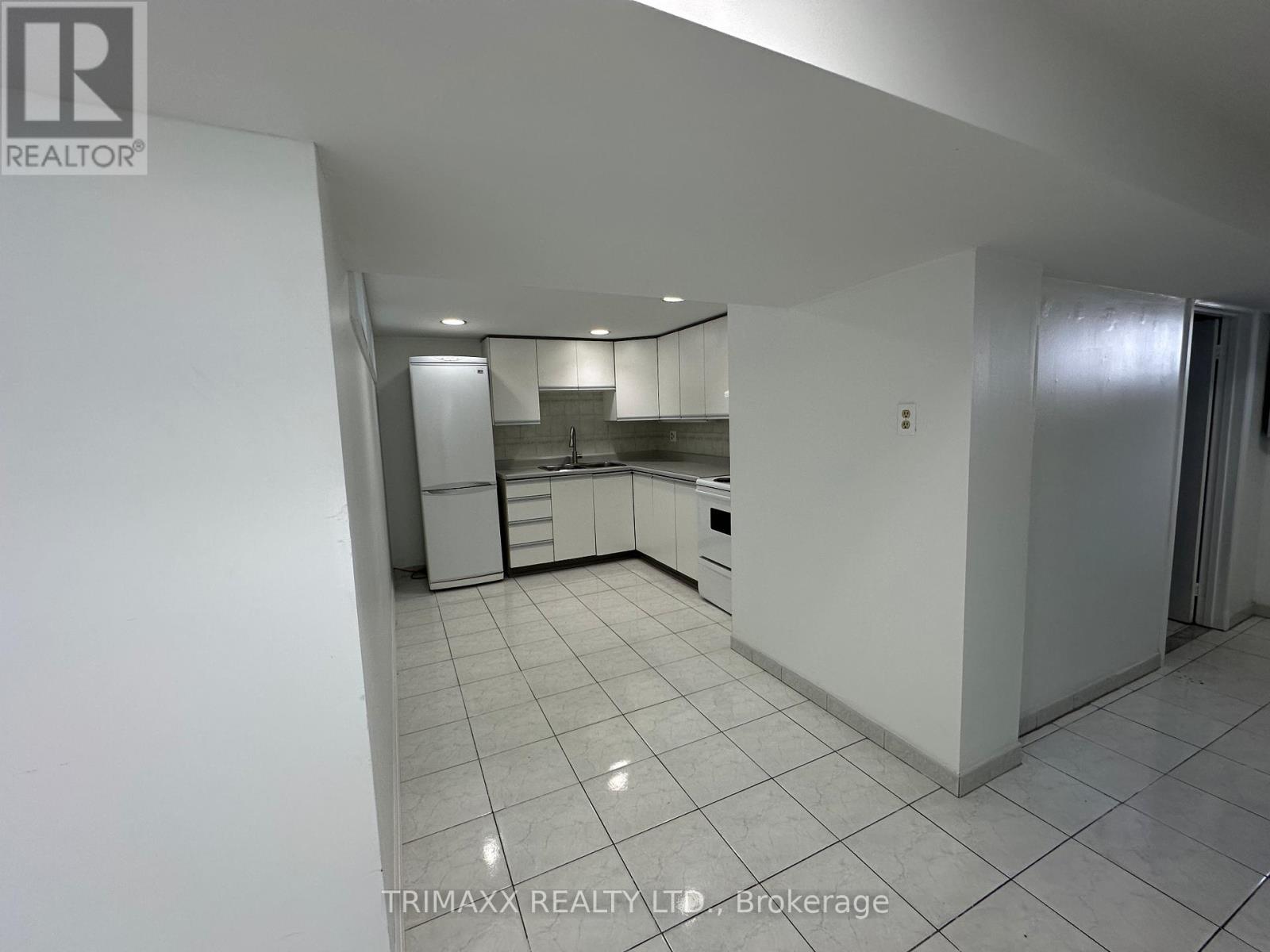 Photo 4 of Basement 14 Brigham Circuit W, Toronto ON