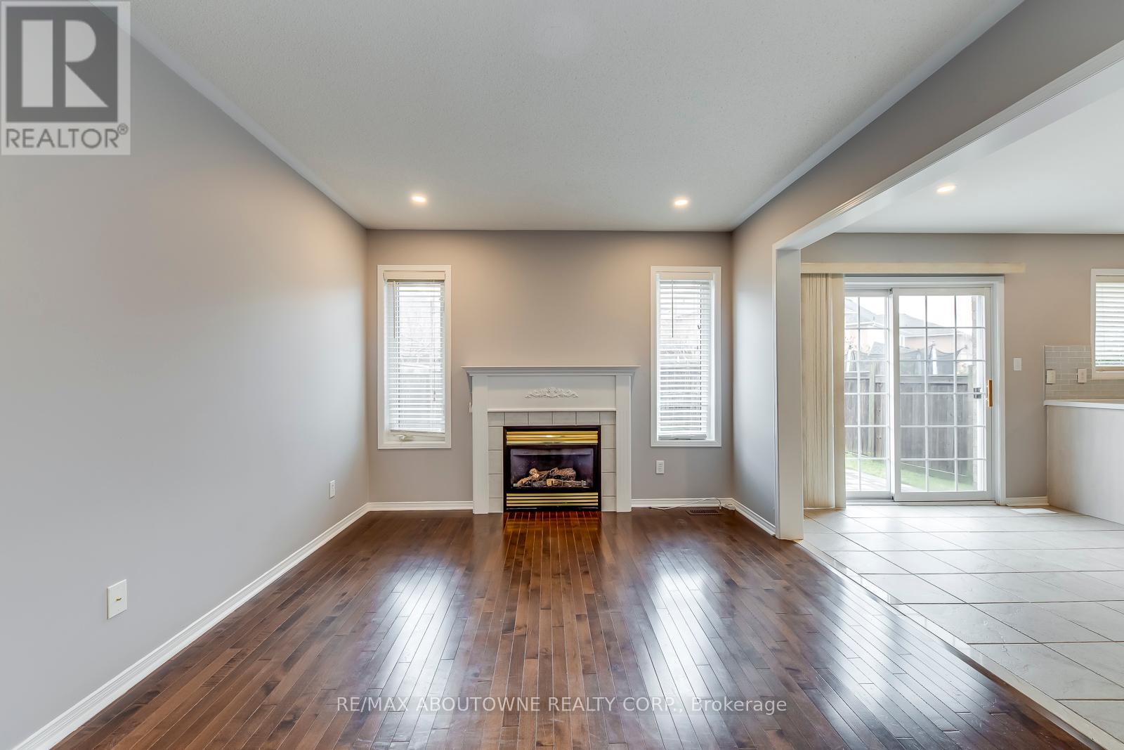 Photo 11 of 2247 Briargrove Circle, Oakville ON