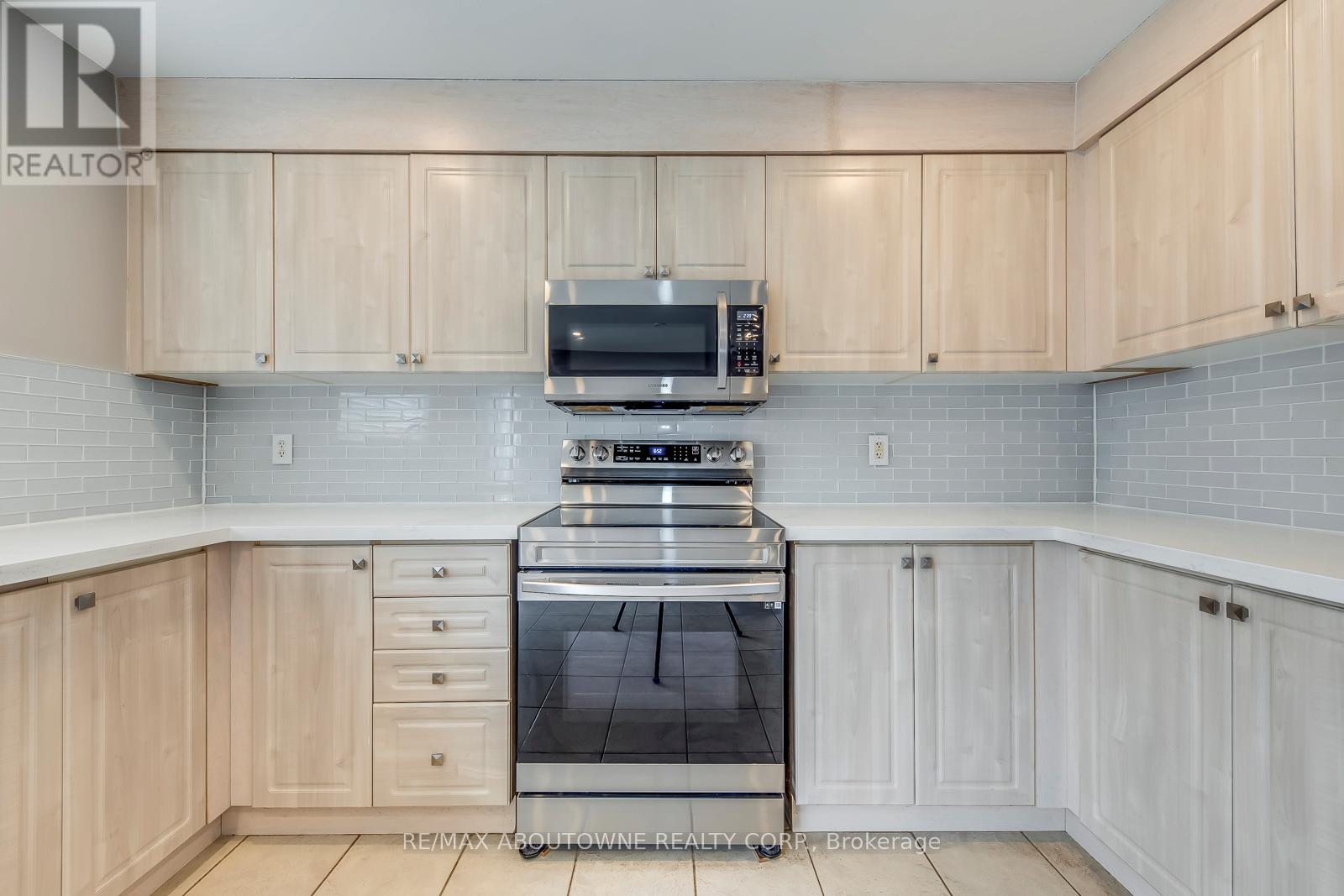 Photo 16 of 2247 Briargrove Circle, Oakville ON