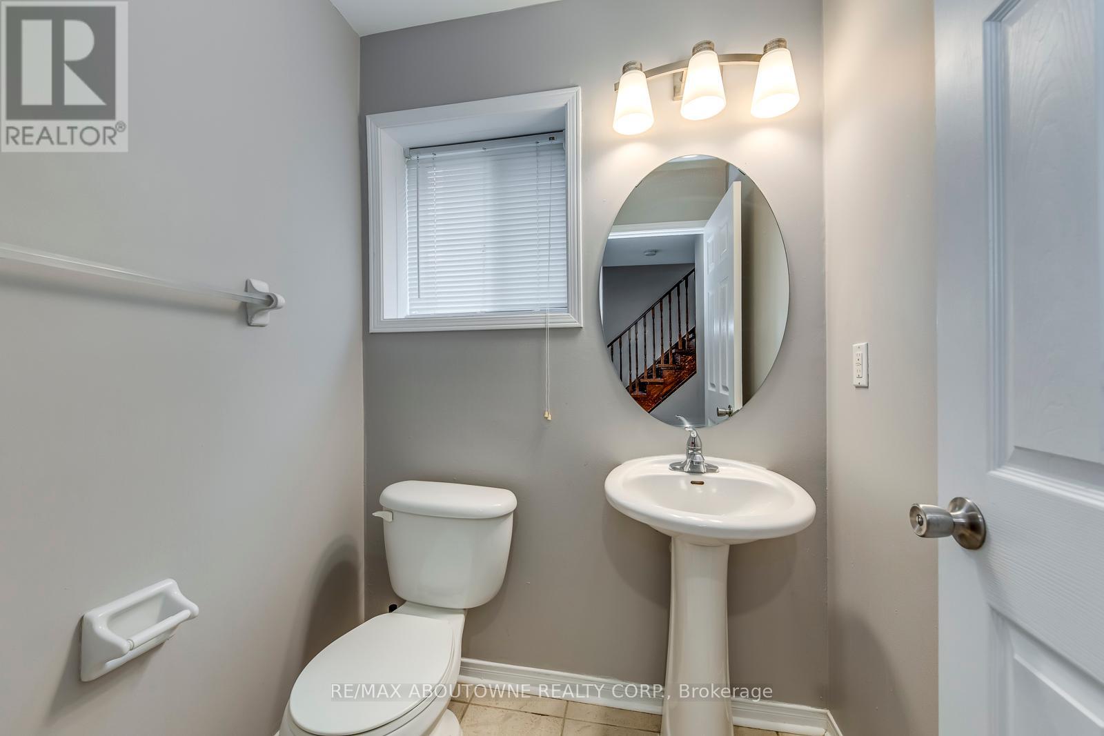 Photo 19 of 2247 Briargrove Circle, Oakville ON