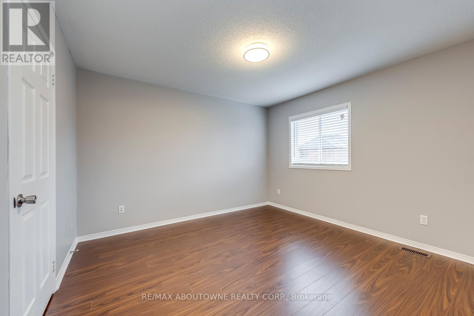 Photo 24 of 2247 Briargrove Circle, Oakville ON