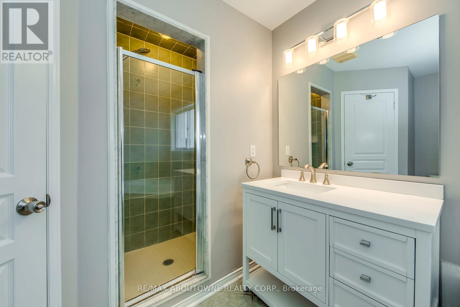 Photo 28 of 2247 Briargrove Circle, Oakville ON