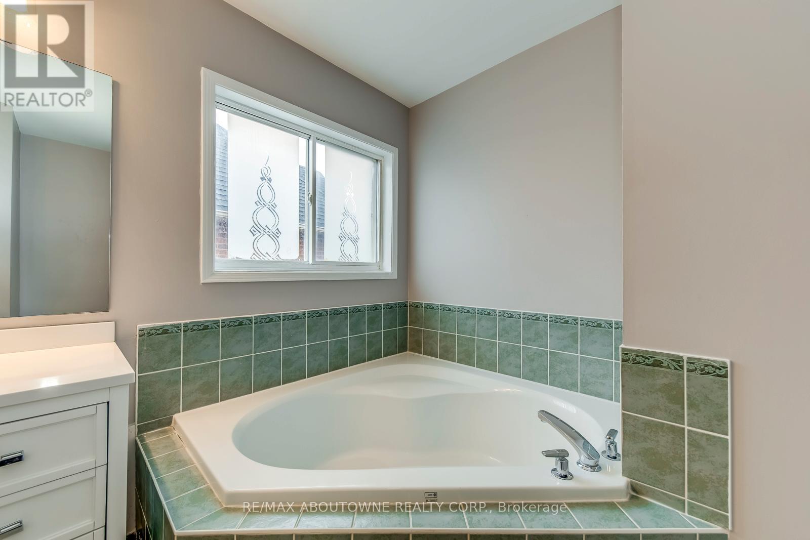 Photo 29 of 2247 Briargrove Circle, Oakville ON