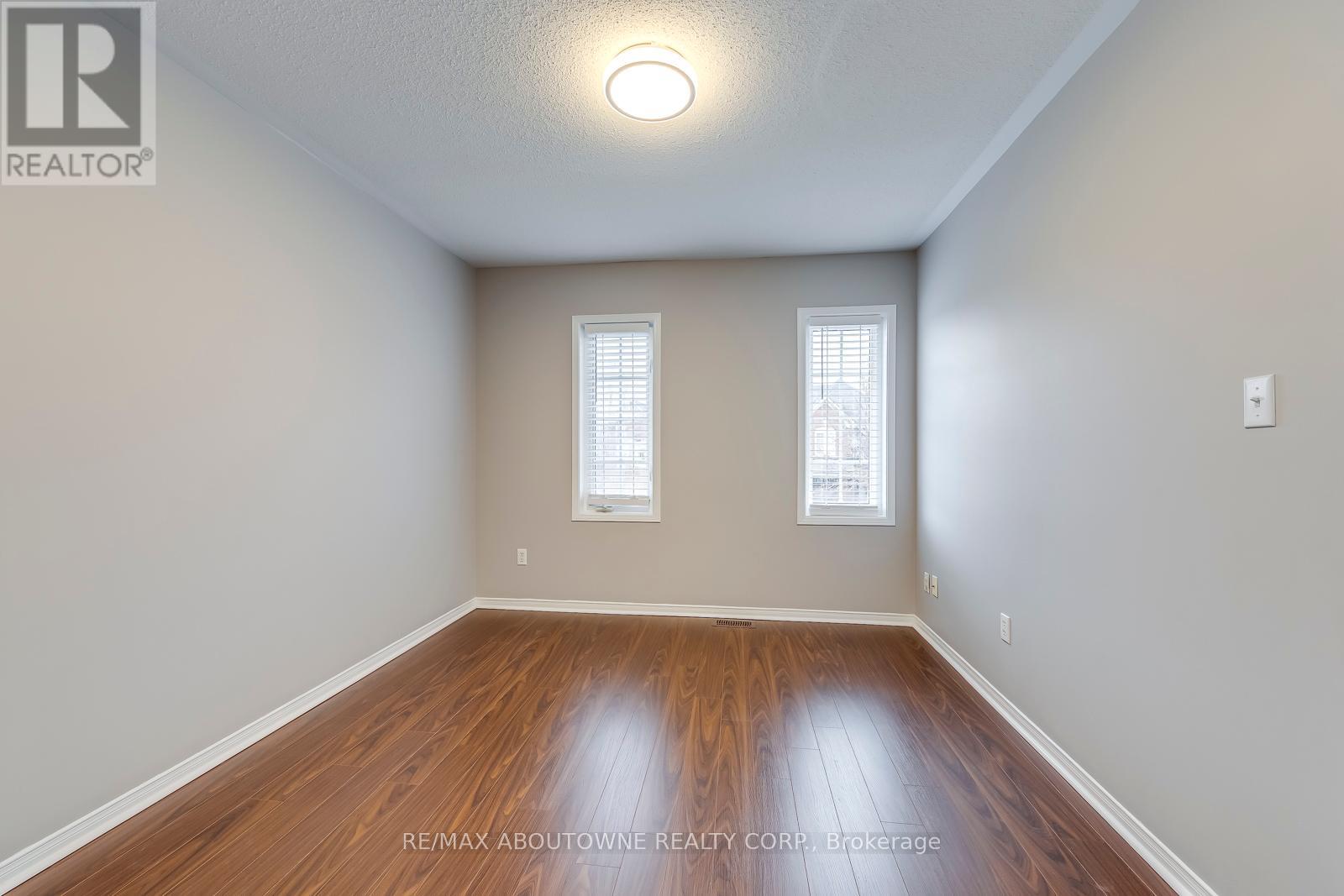 Photo 31 of 2247 Briargrove Circle, Oakville ON