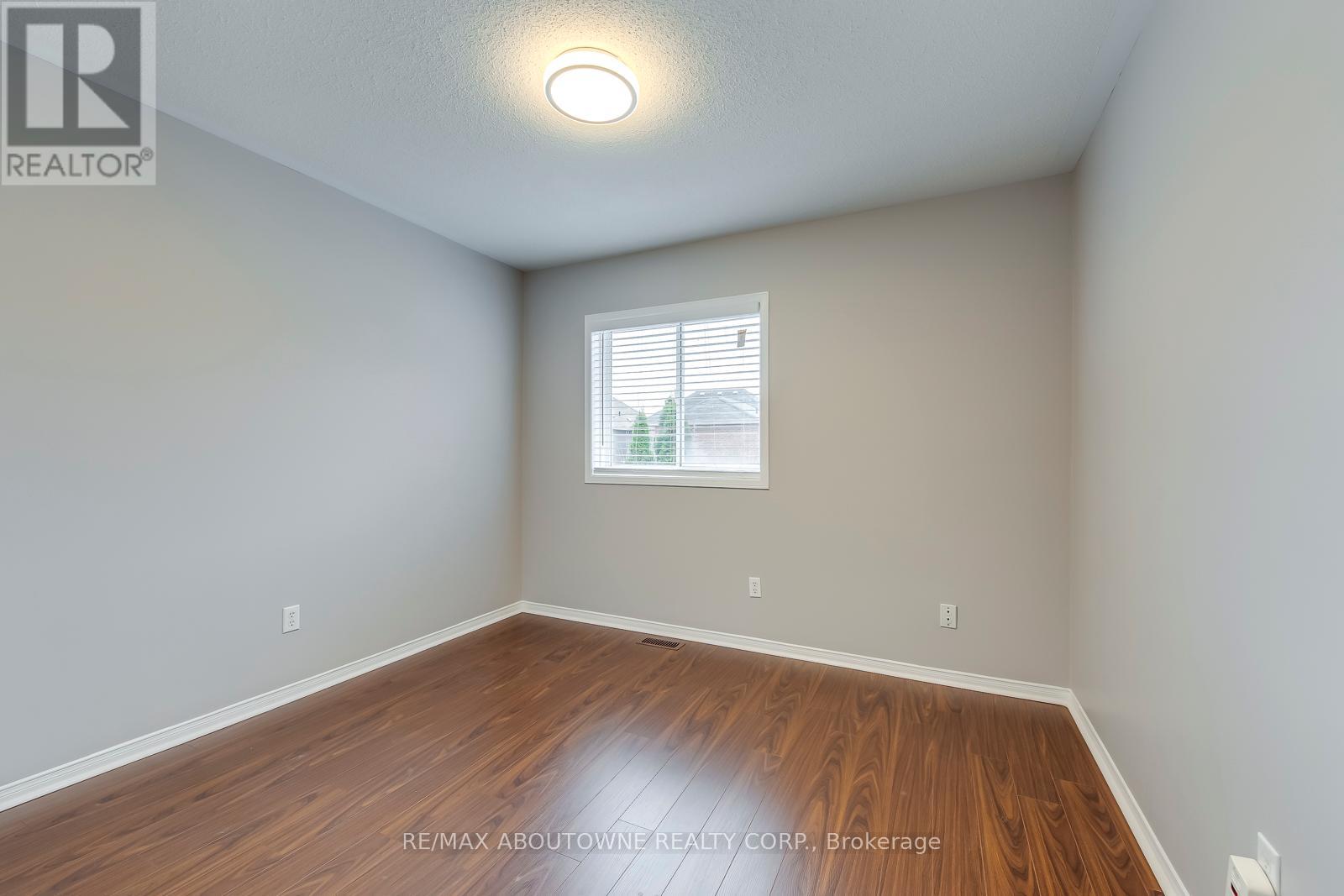 Photo 32 of 2247 Briargrove Circle, Oakville ON