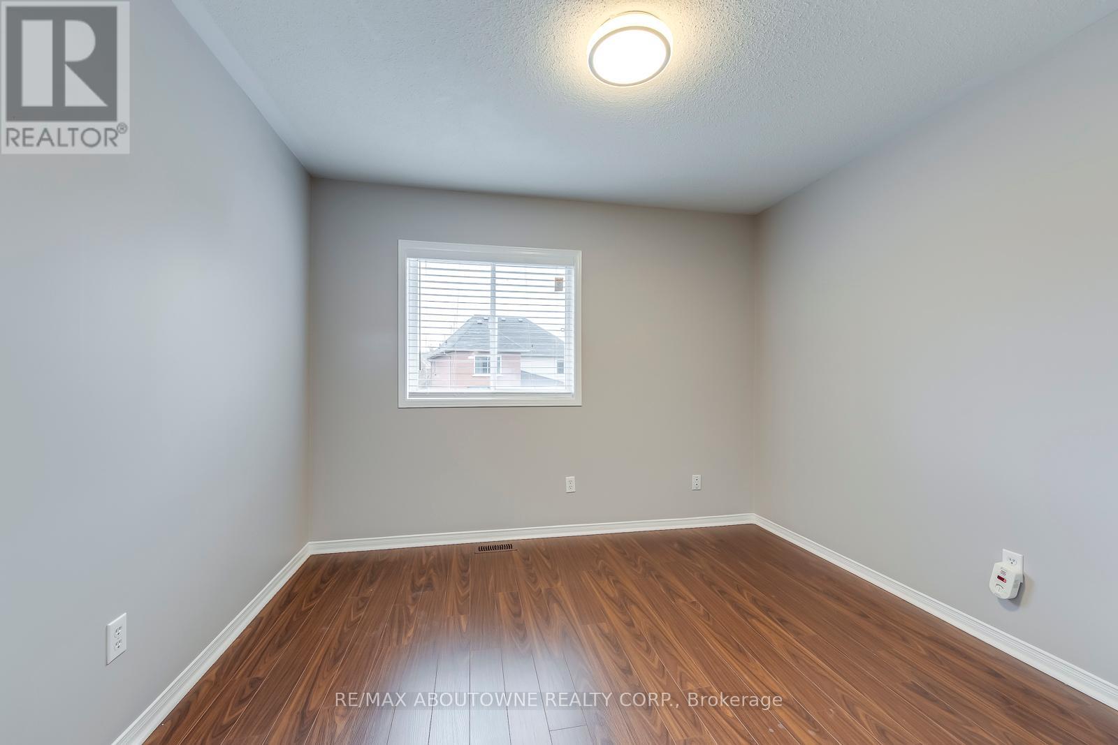 Photo 33 of 2247 Briargrove Circle, Oakville ON