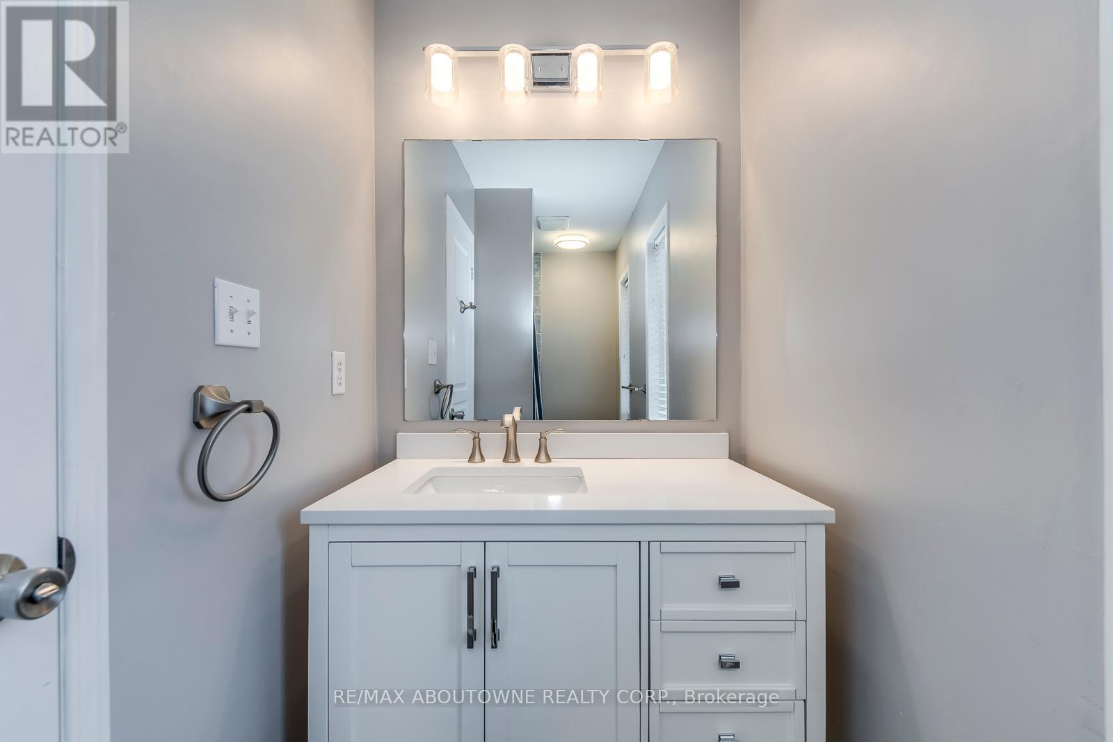 Photo 34 of 2247 Briargrove Circle, Oakville ON