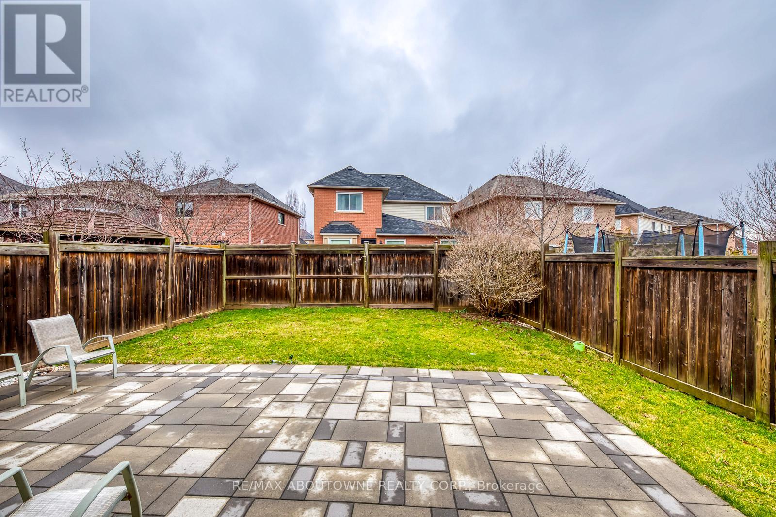 Photo 36 of 2247 Briargrove Circle, Oakville ON
