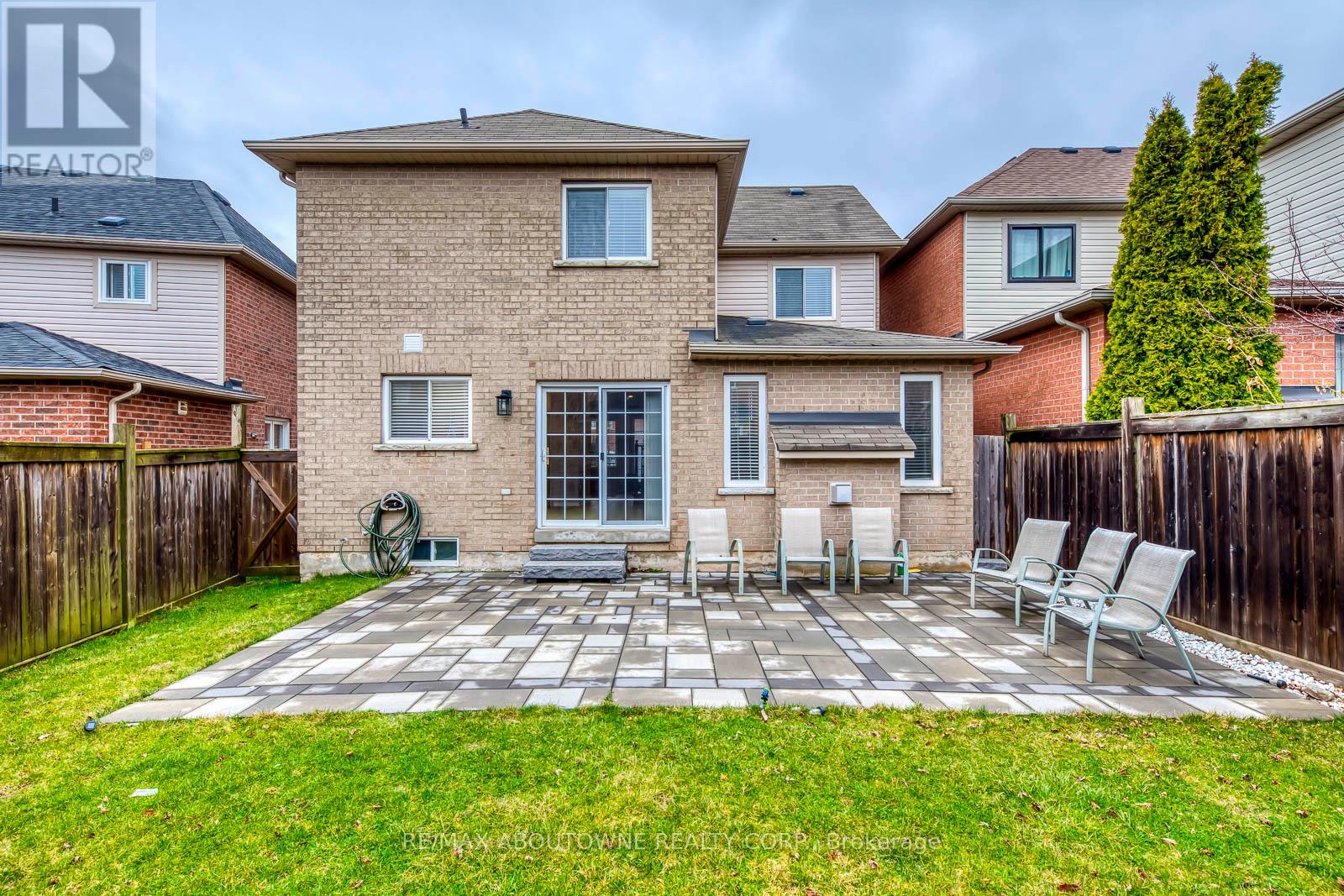 Photo 38 of 2247 Briargrove Circle, Oakville ON