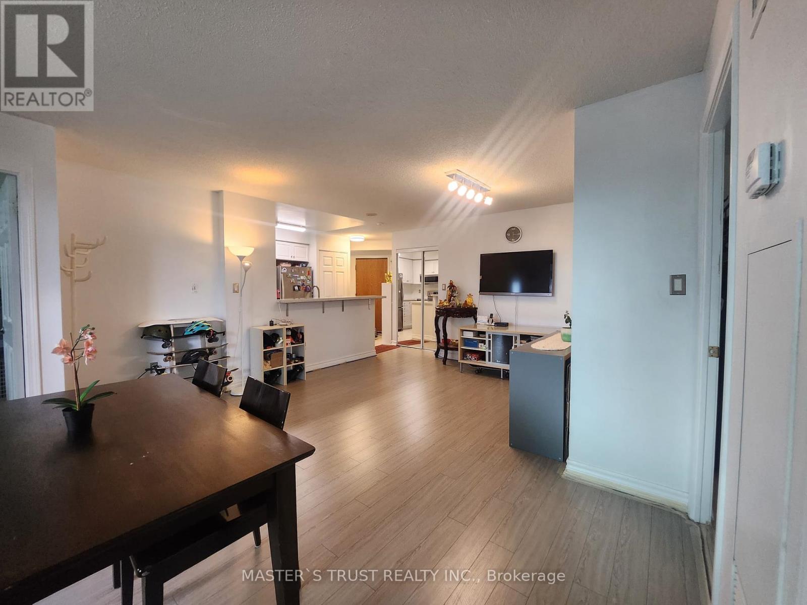 Photo 7 of 511 7 Lorraine Drive, Toronto ON