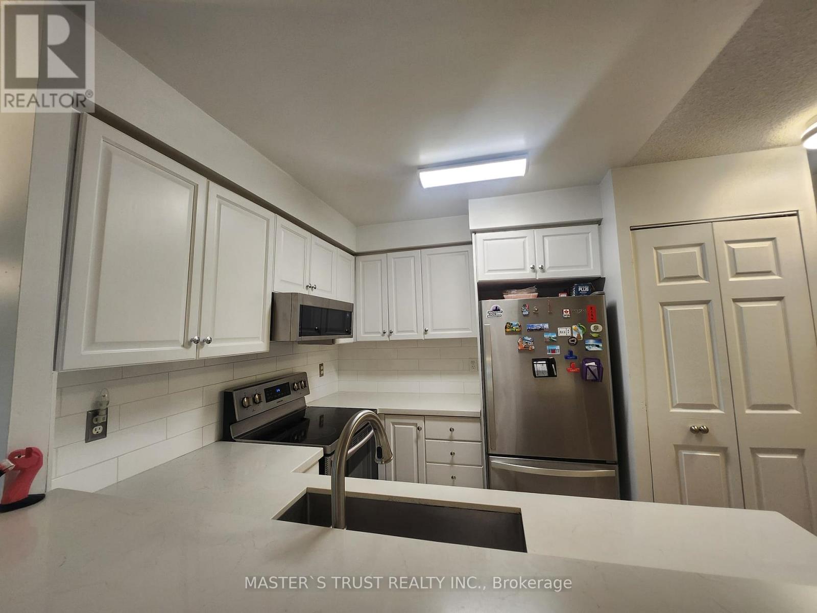 Photo 10 of 511 7 Lorraine Drive, Toronto ON
