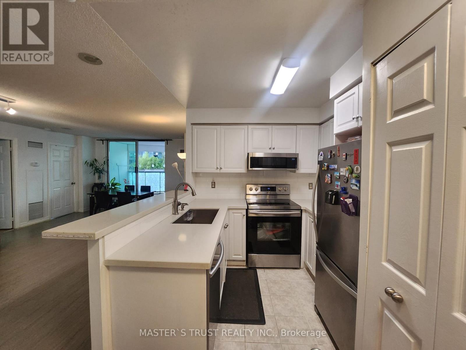 Photo 9 of 511 7 Lorraine Drive, Toronto ON
