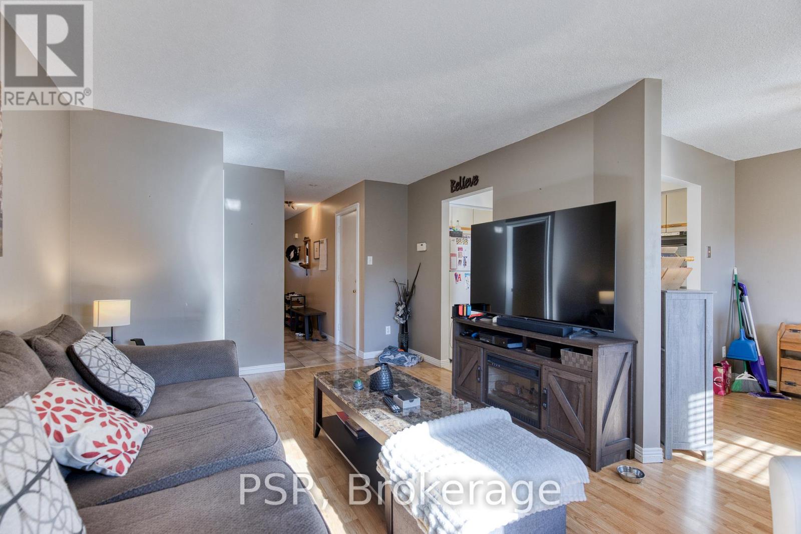Photo 17 of 81 Brembel Street, Kitchener ON