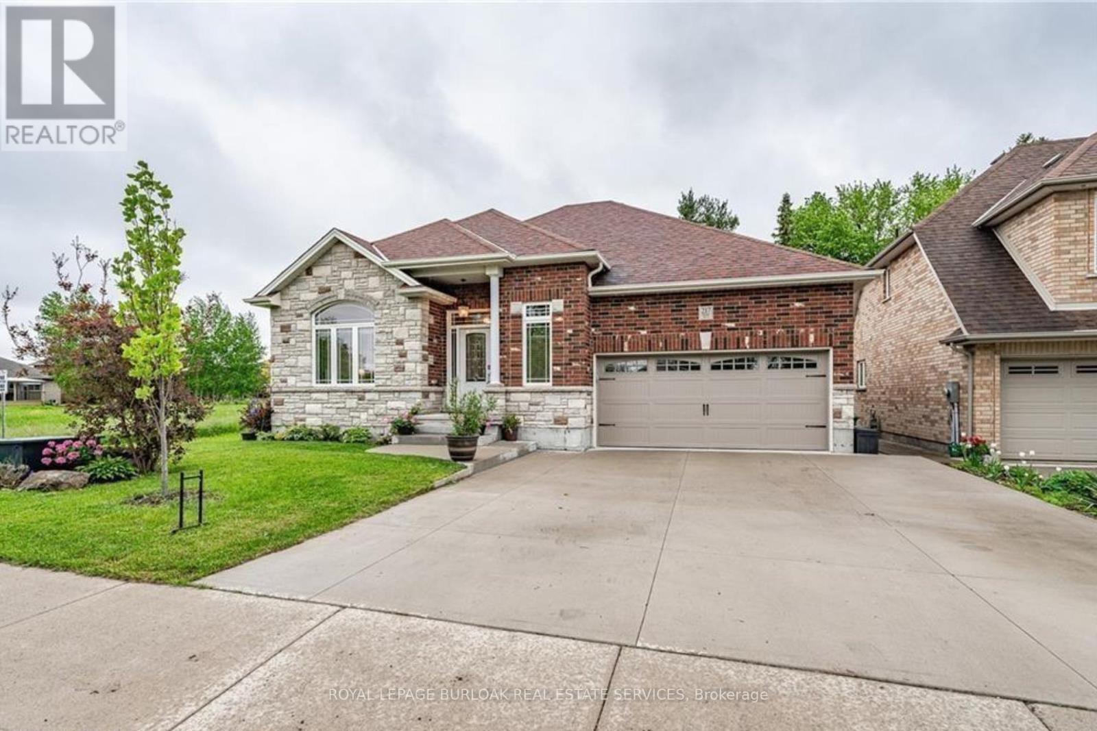 Photo 2 of Main 217 Donnici Drive, Hamilton ON
