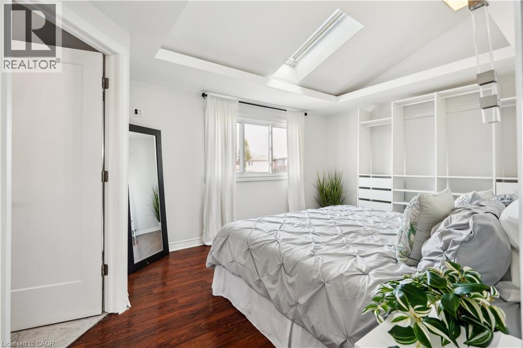 Photo 37 of 16 Campbell Court, Acton ON