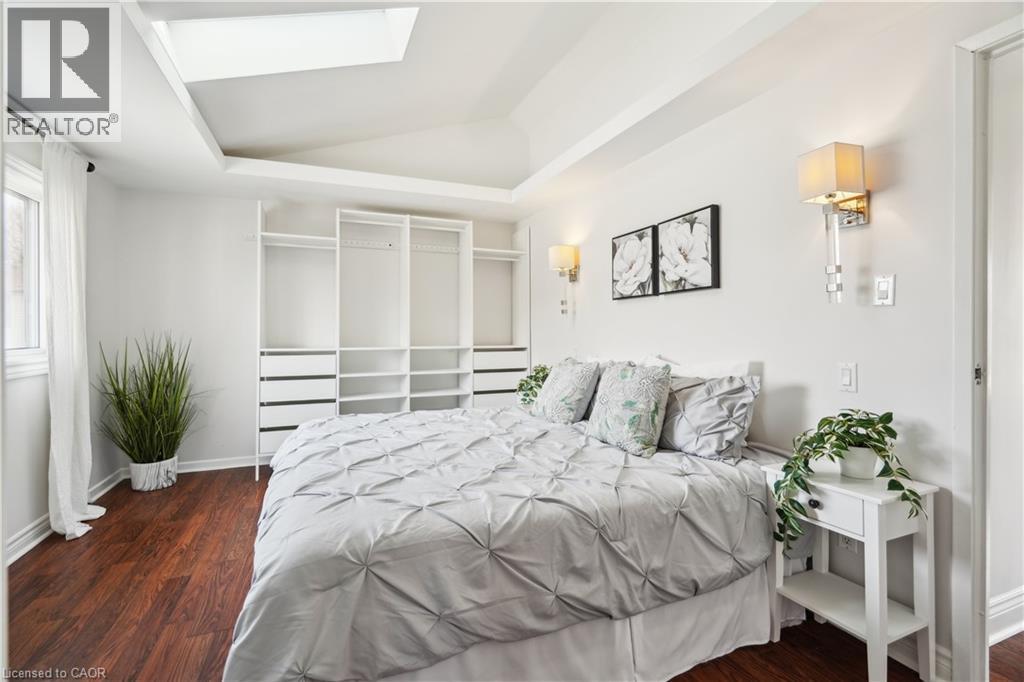 Photo 11 of 16 Campbell Court, Acton ON