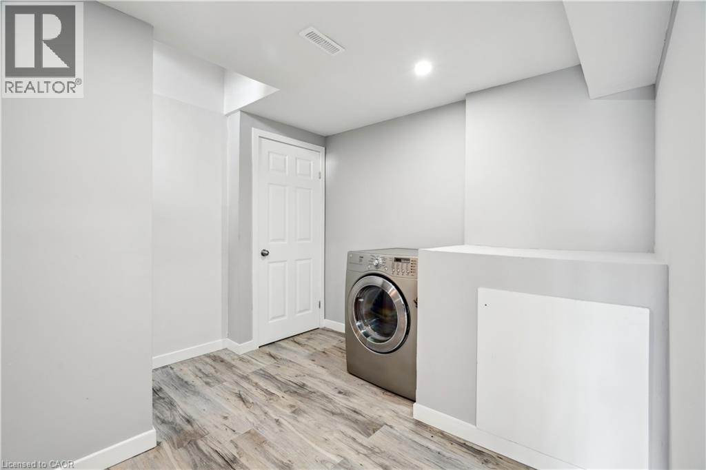 Photo 4 of 16 Campbell Court, Acton ON
