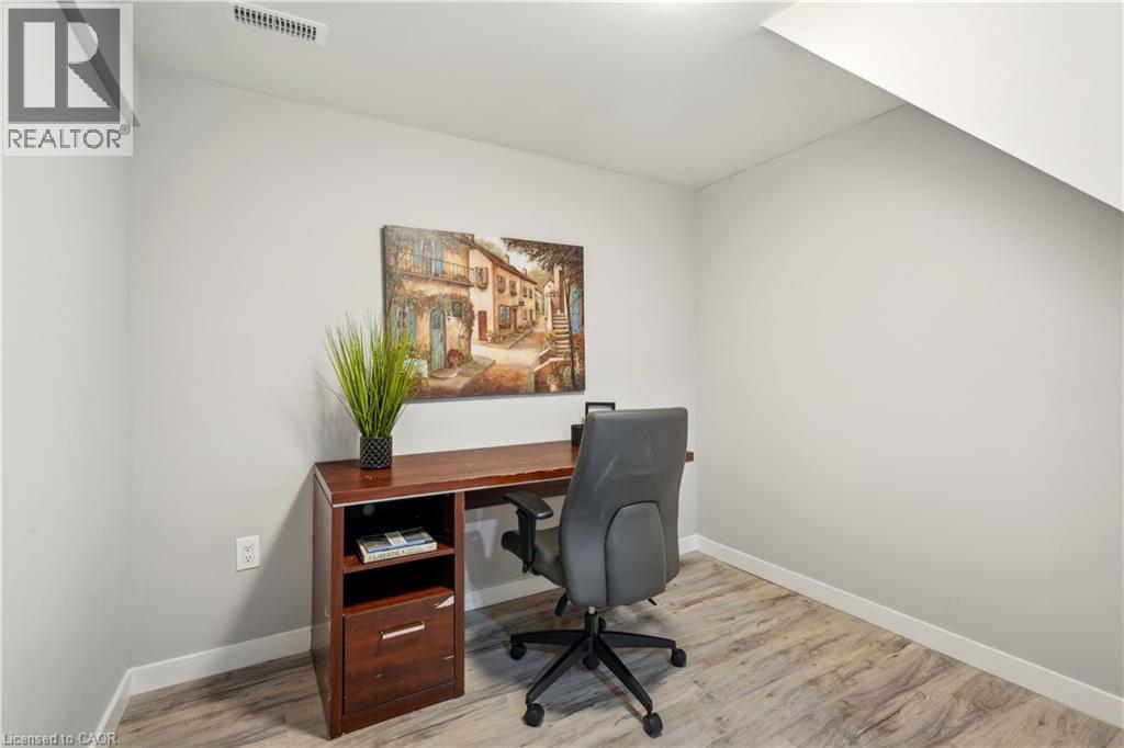 Photo 35 of 16 Campbell Court, Acton ON