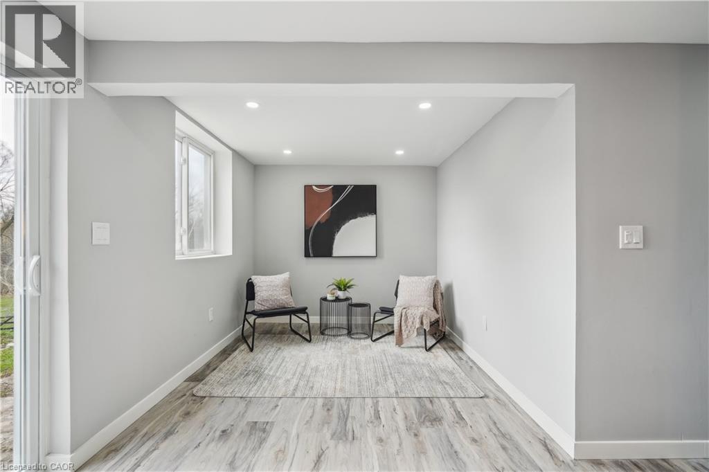 Photo 9 of 16 Campbell Court, Acton ON