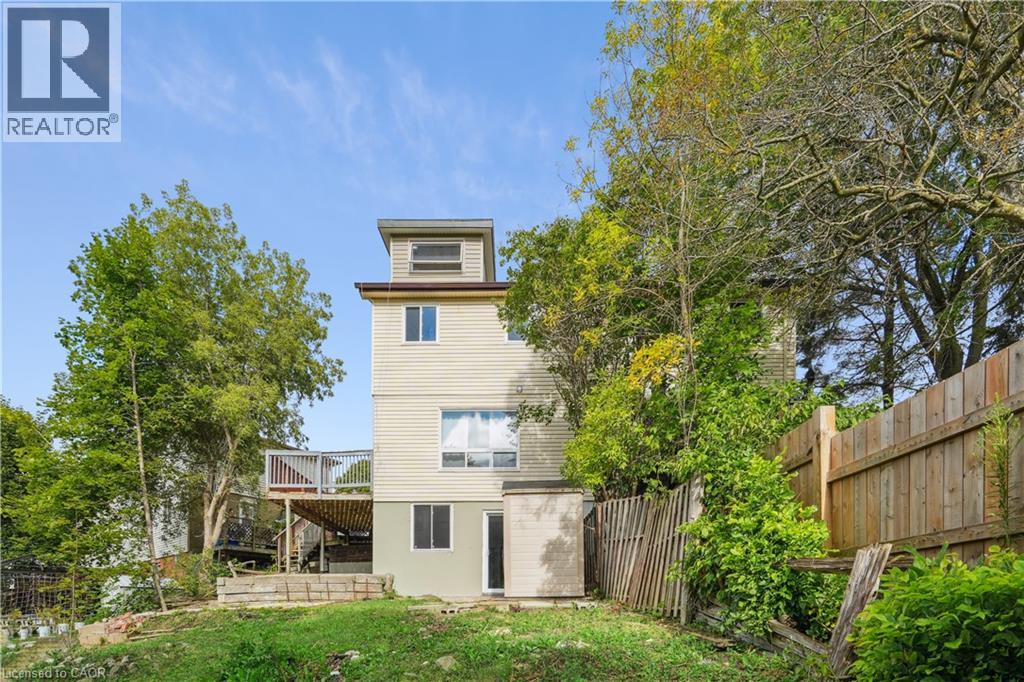 Photo 10 of 16 Campbell Court, Acton ON