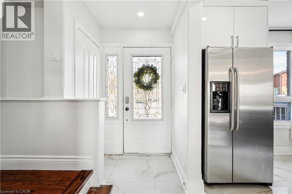 Photo 3 of 16 Campbell Court, Acton ON