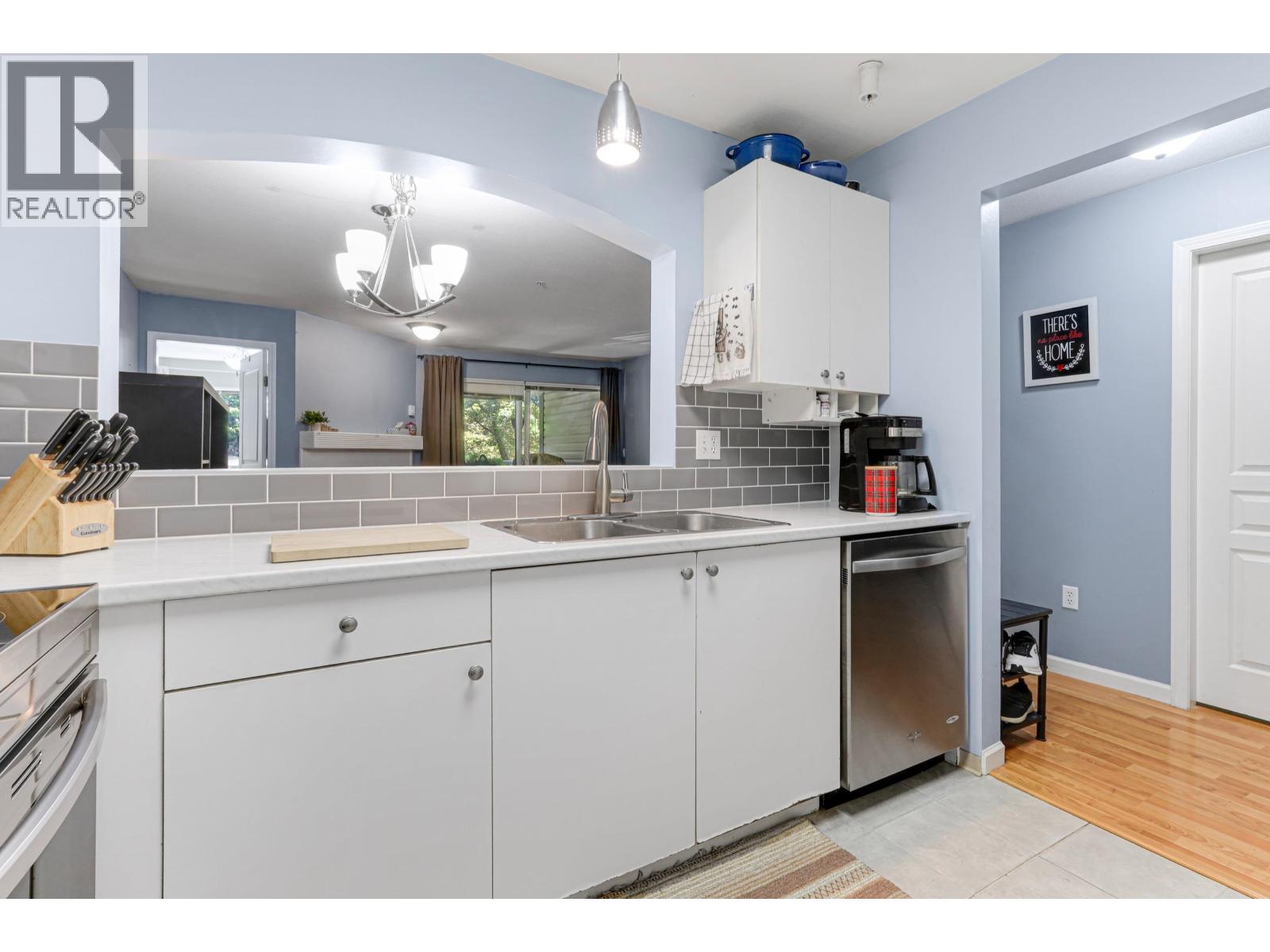 Photo 10 of 204 2439 Wilson Avenue, Port Coquitlam BC