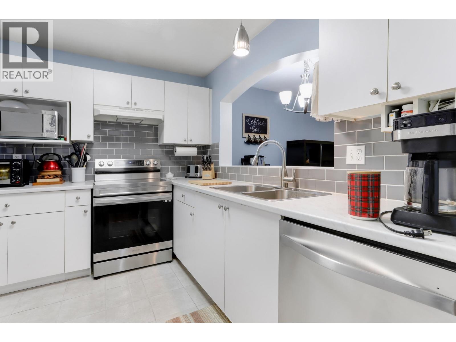Photo 8 of 204 2439 Wilson Avenue, Port Coquitlam BC