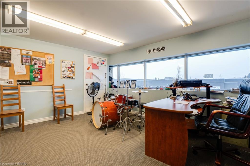 Photo 11 of 45 Dalkeith Drive Unit 2, Brantford ON