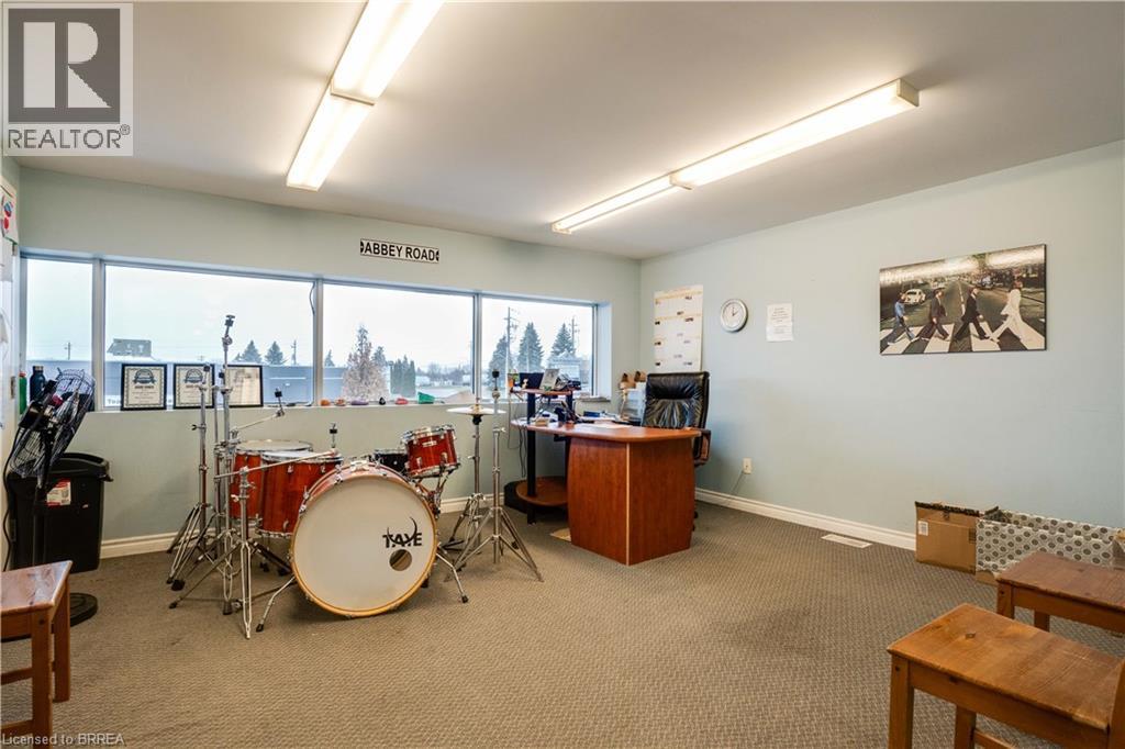 Photo 12 of 45 Dalkeith Drive Unit 2, Brantford ON