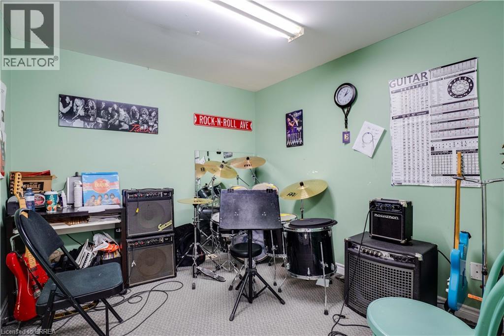 Photo 15 of 45 Dalkeith Drive Unit 2, Brantford ON