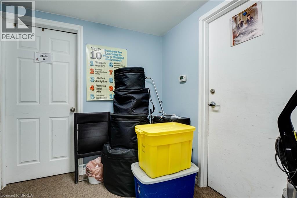 Photo 23 of 45 Dalkeith Drive Unit 2, Brantford ON