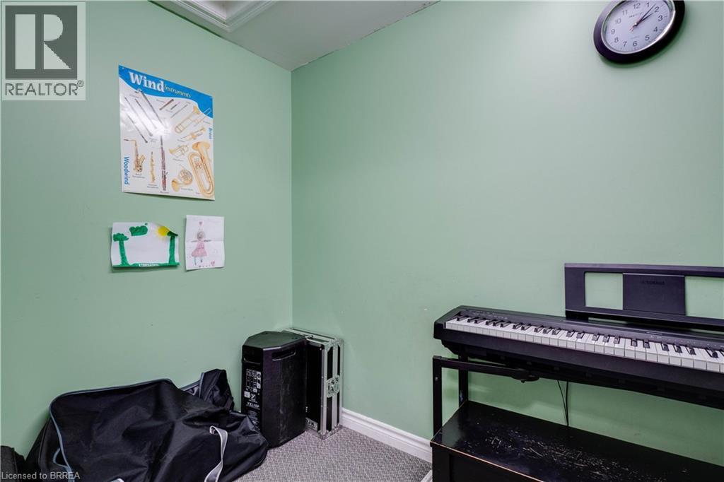 Photo 20 of 45 Dalkeith Drive Unit 2, Brantford ON