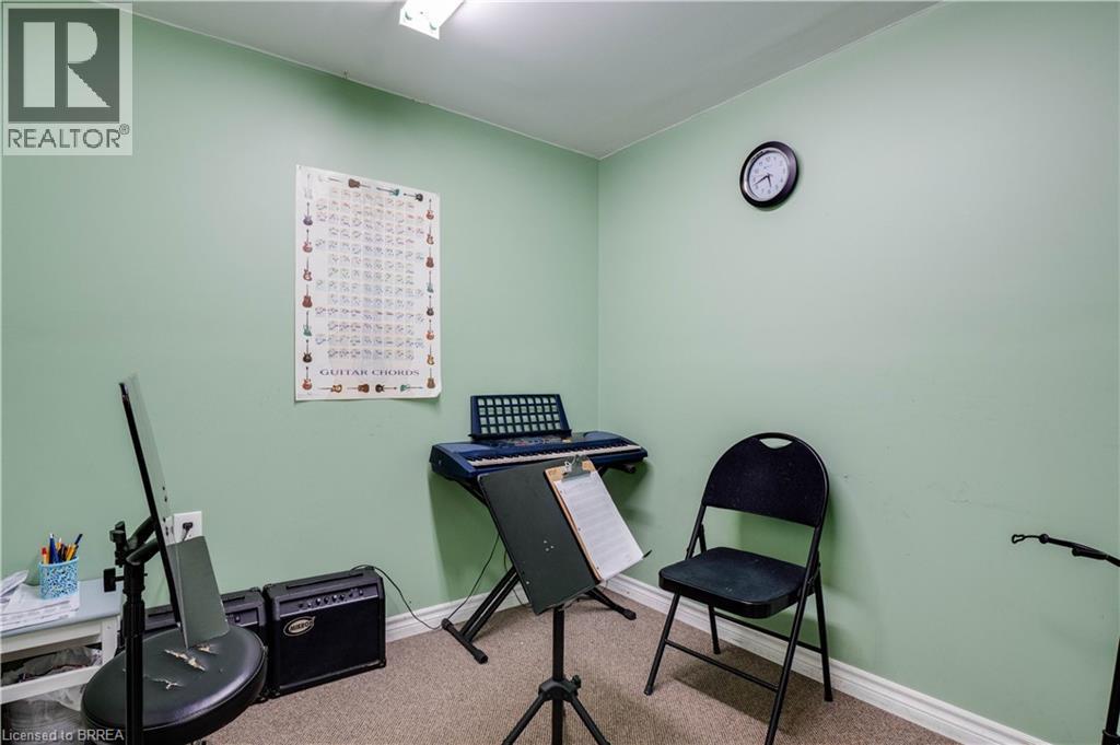 Photo 26 of 45 Dalkeith Drive Unit 2, Brantford ON