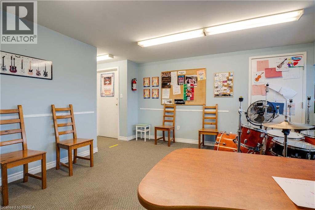 Photo 25 of 45 Dalkeith Drive Unit 2, Brantford ON