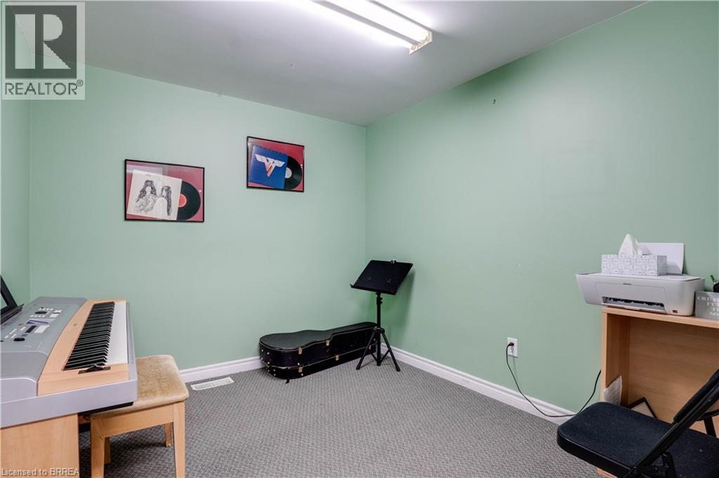Photo 16 of 45 Dalkeith Drive Unit 2, Brantford ON