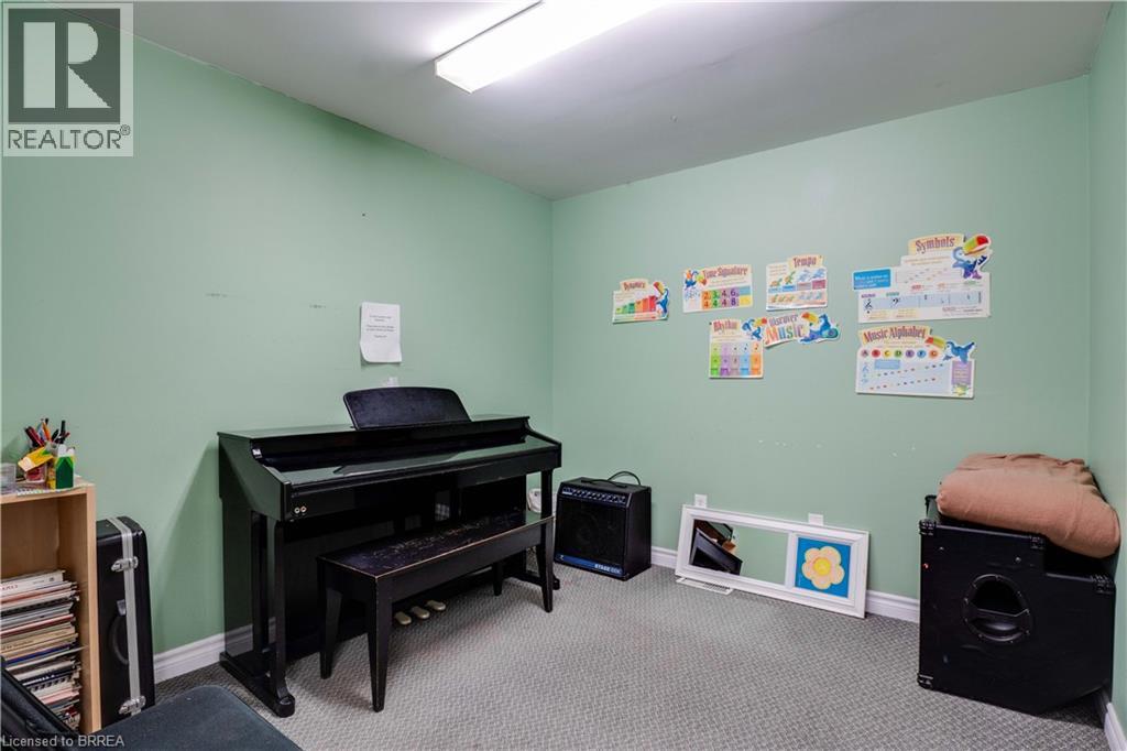 Photo 17 of 45 Dalkeith Drive Unit 2, Brantford ON