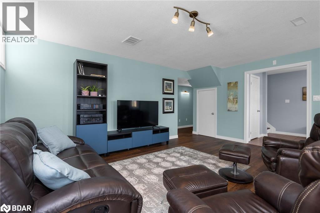 Photo 33 of 8 Ash Court Court, Oromedonte ON