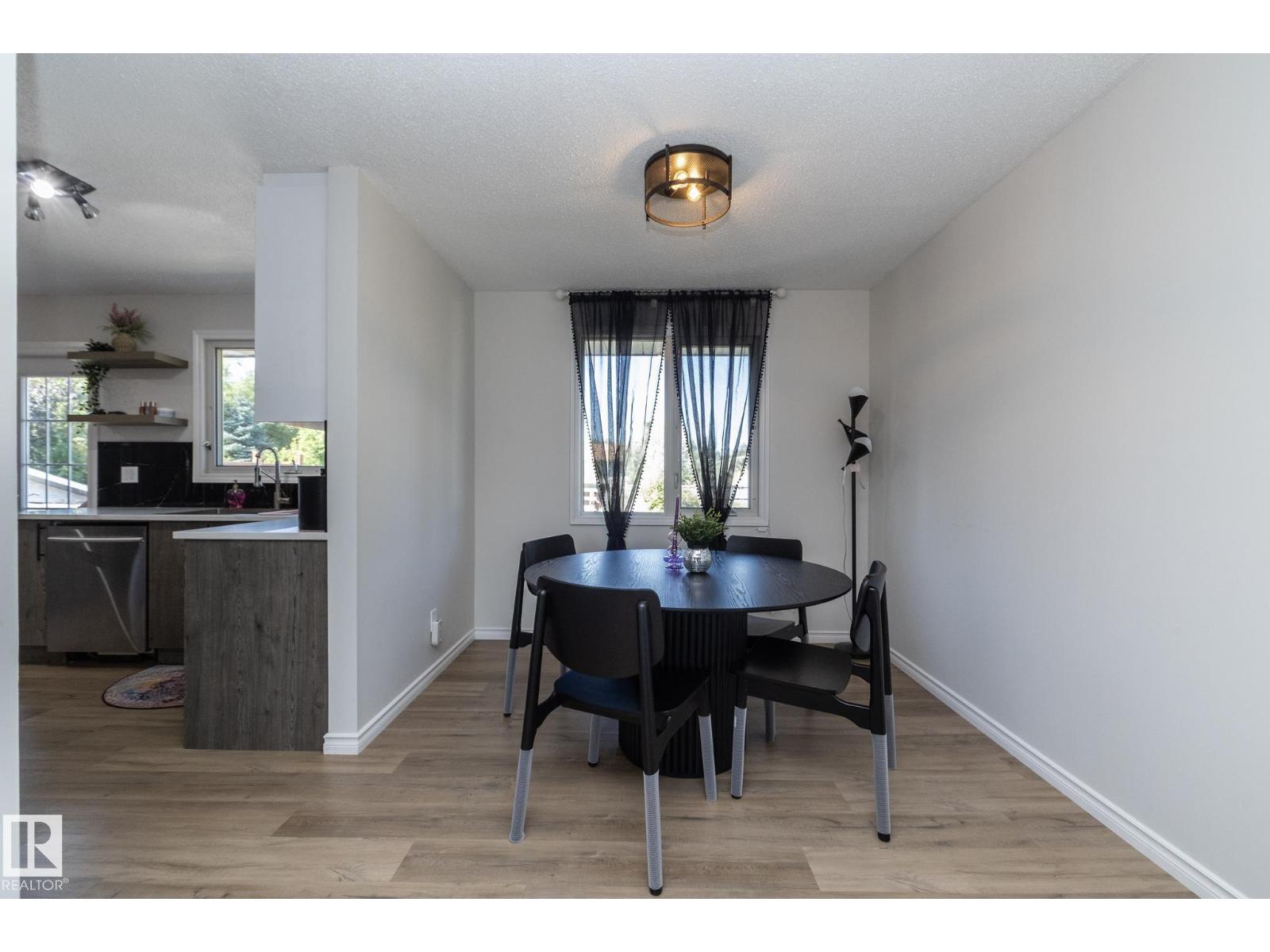 Photo 7 of 3516 107 St Nw, Edmonton AB