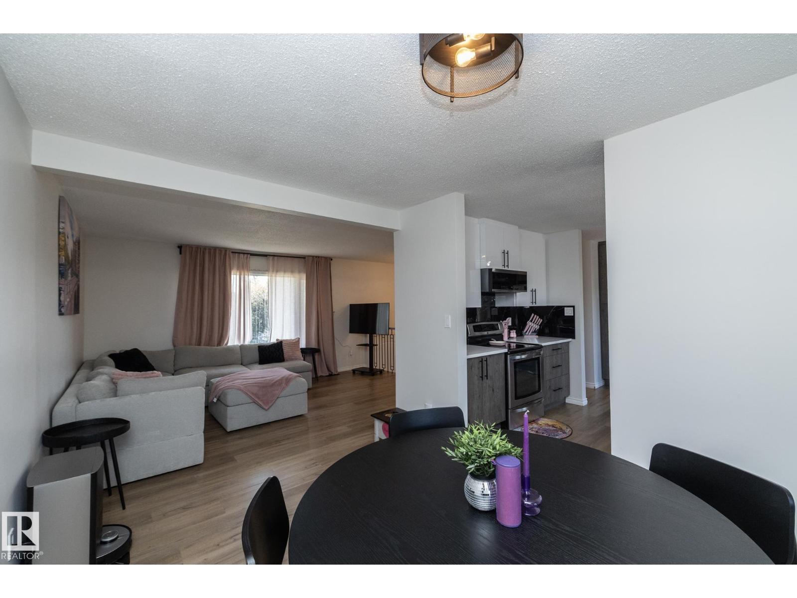 Photo 8 of 3516 107 St Nw, Edmonton AB