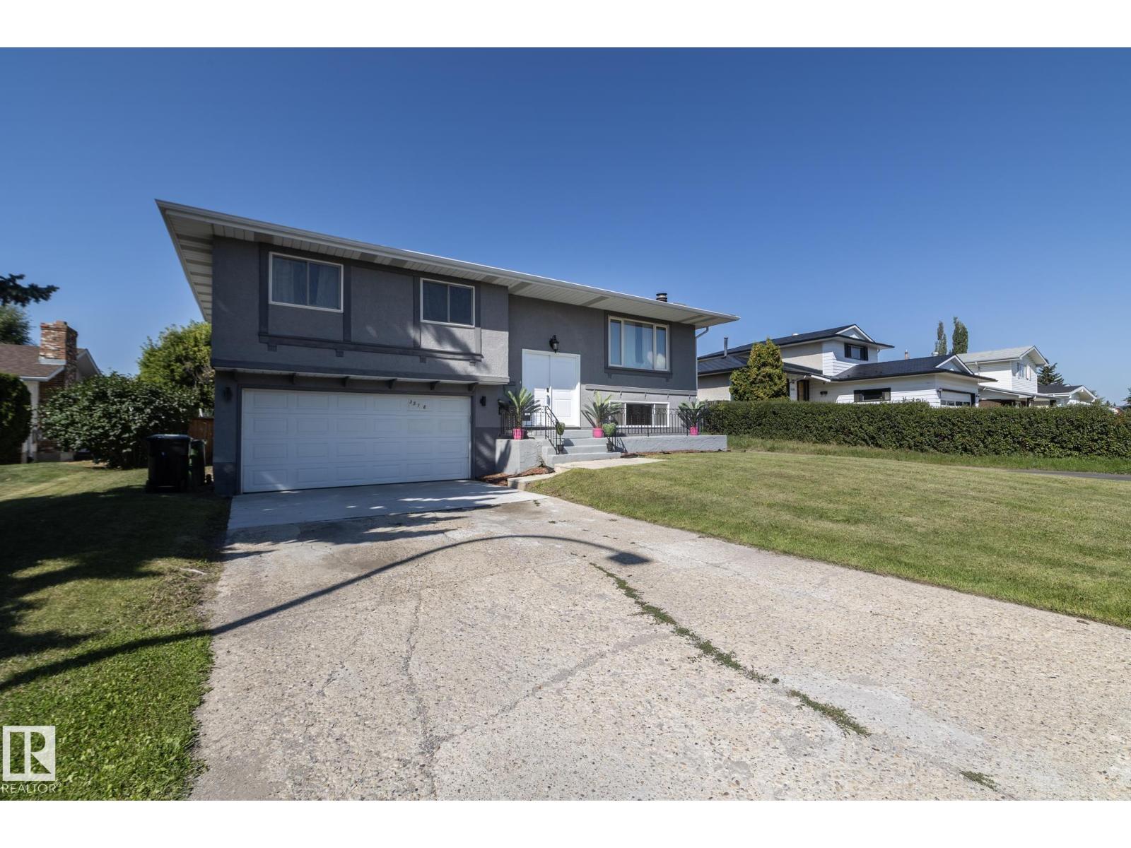 Photo 2 of 3516 107 St Nw, Edmonton AB