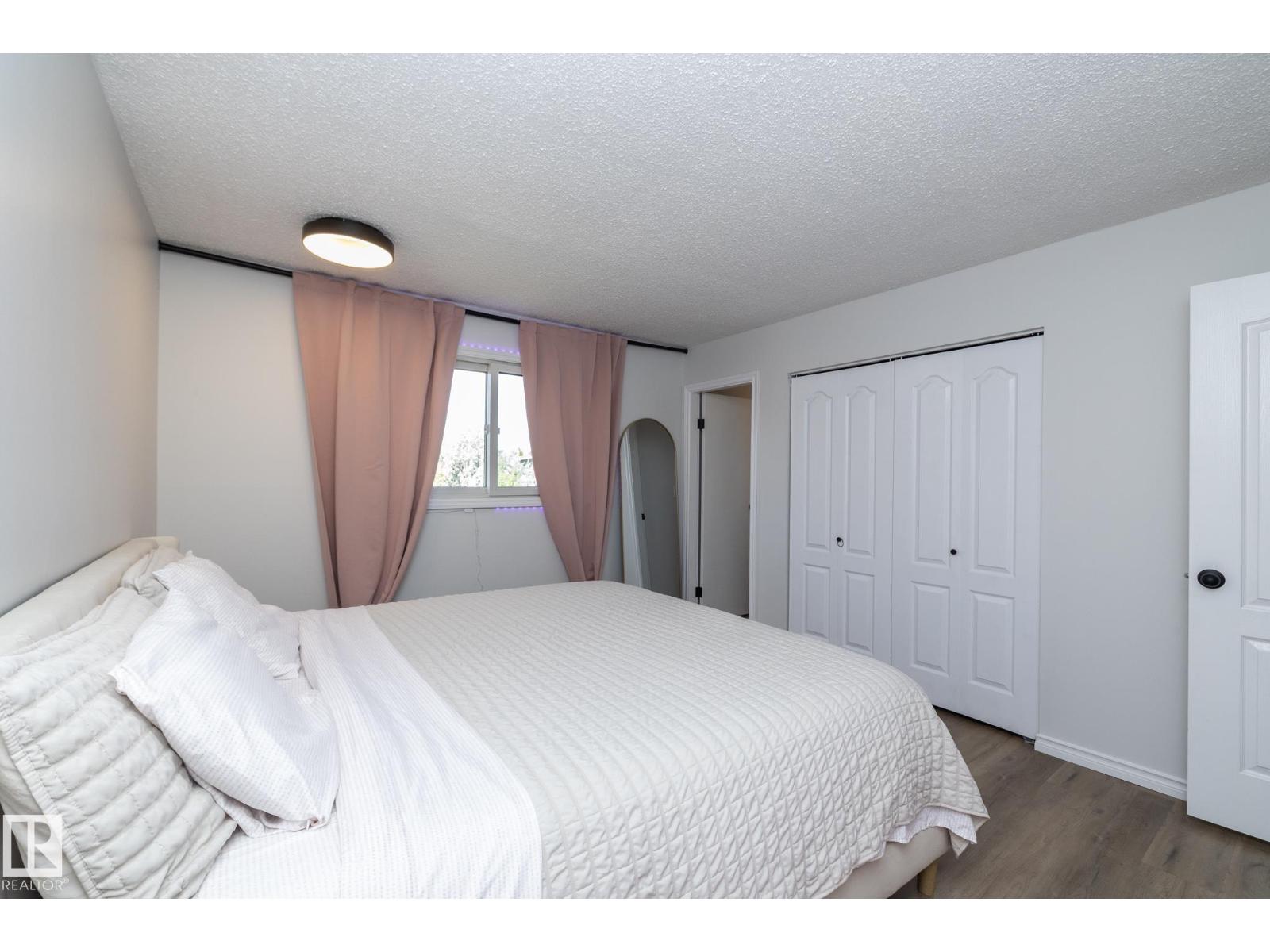 Photo 15 of 3516 107 St Nw, Edmonton AB