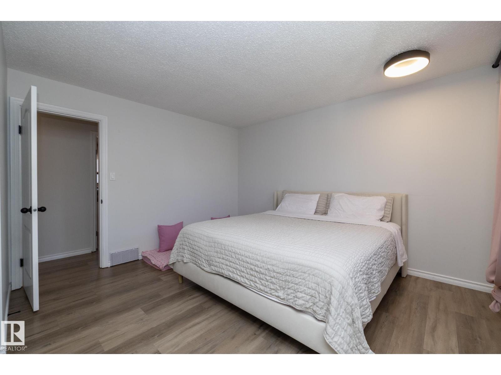 Photo 17 of 3516 107 St Nw, Edmonton AB