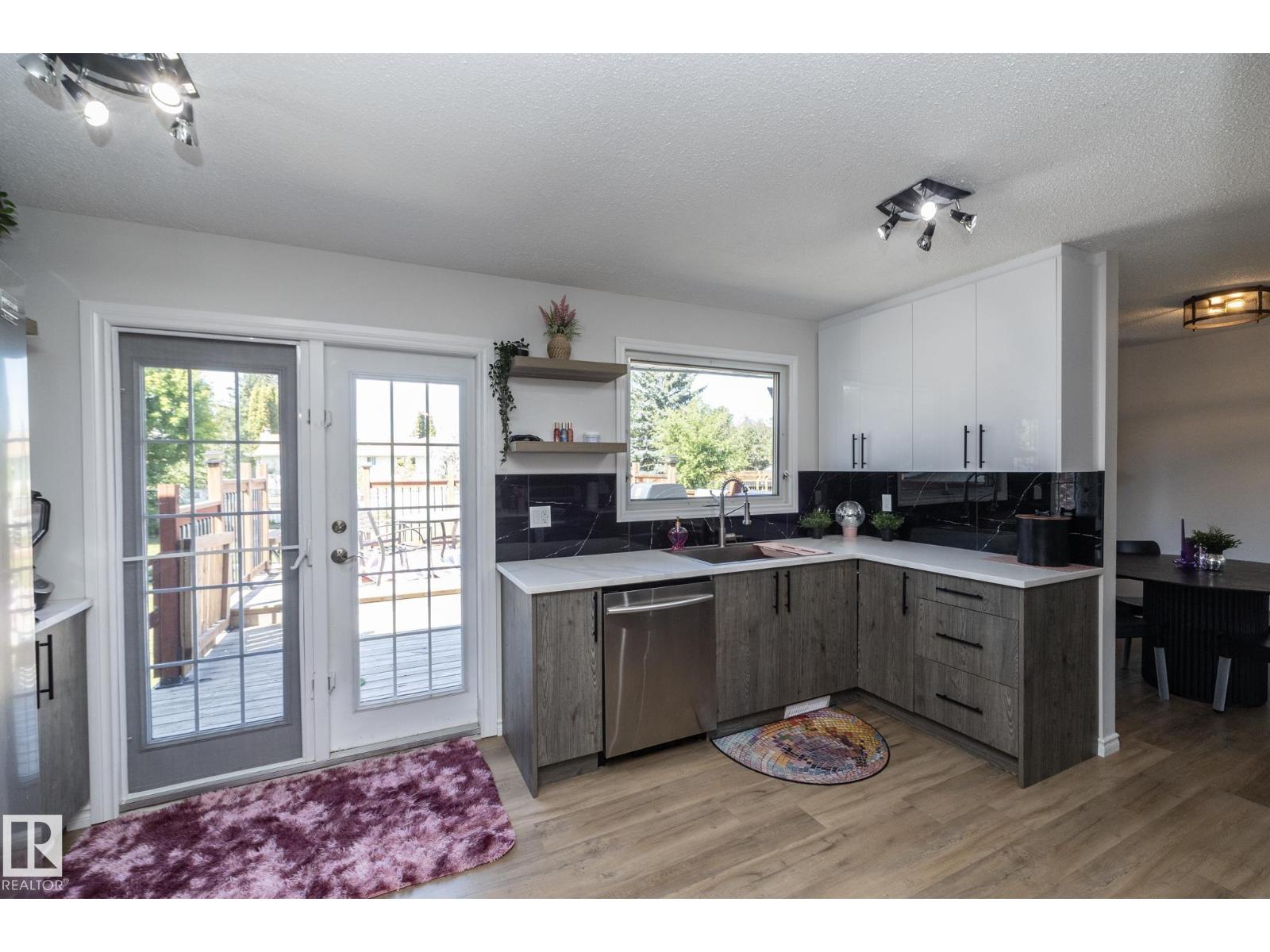 Photo 13 of 3516 107 St Nw, Edmonton AB