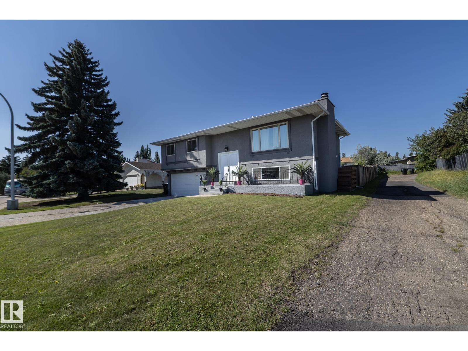 Photo 3 of 3516 107 St Nw, Edmonton AB